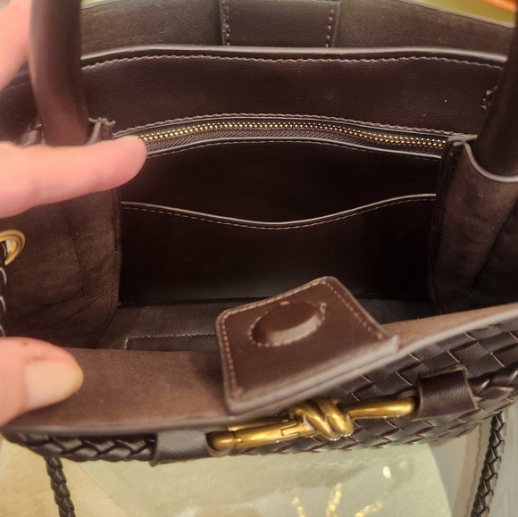 Chic Brown Woven Leather Shoulder Bag with Gold Accent - Picture 2 of 5